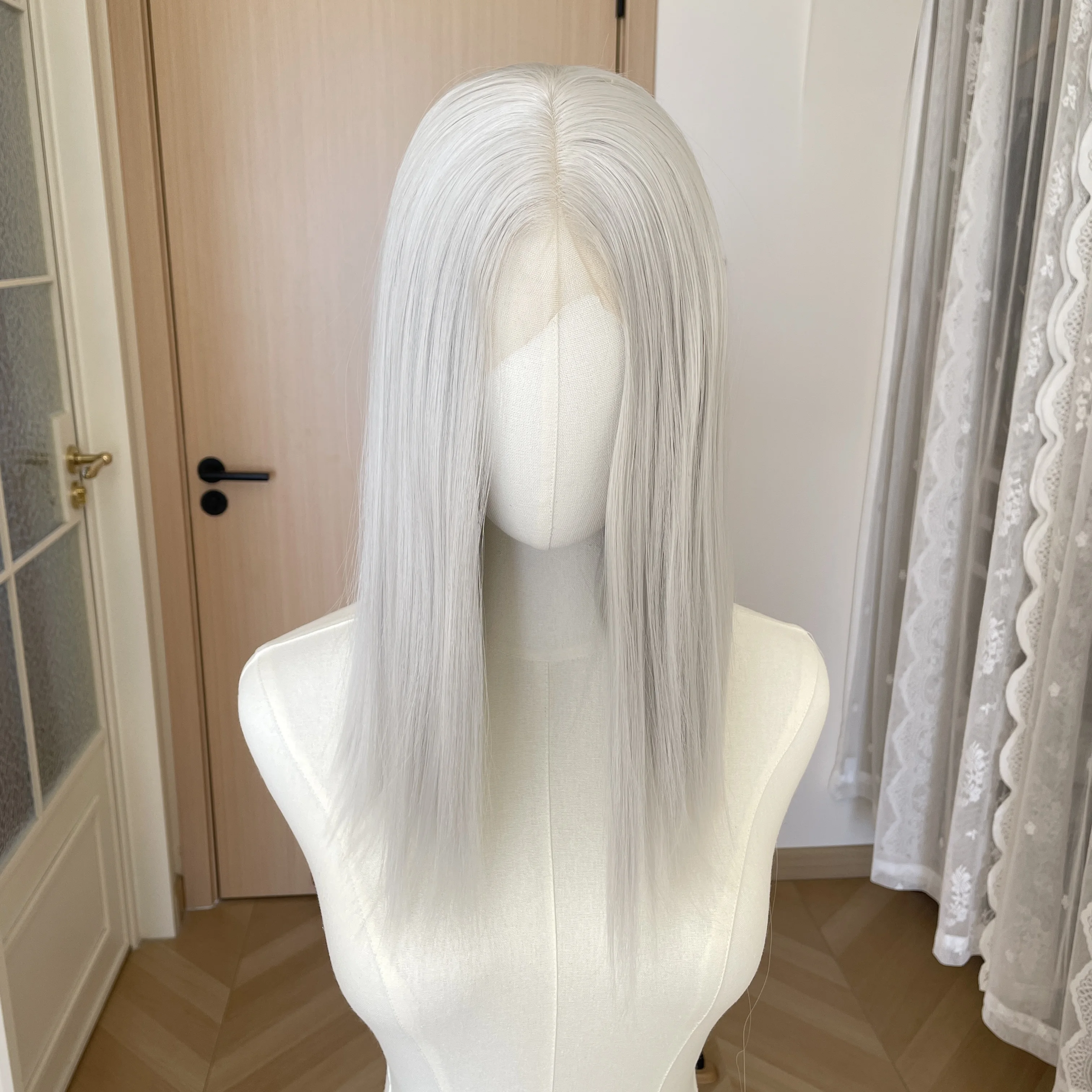 Shoulder Length Synthetic Wigs for Women Silver Grey Glueless 13x4 Lace Front Wigs Middle Part Layers Cosplay Half Hand Tied Wig
Shoulder Length Synthetic Wigs for Women Silver Grey Glueless 13x4 Lace Front Wigs Middle Part Layers Cosplay Half Hand Tied Wig