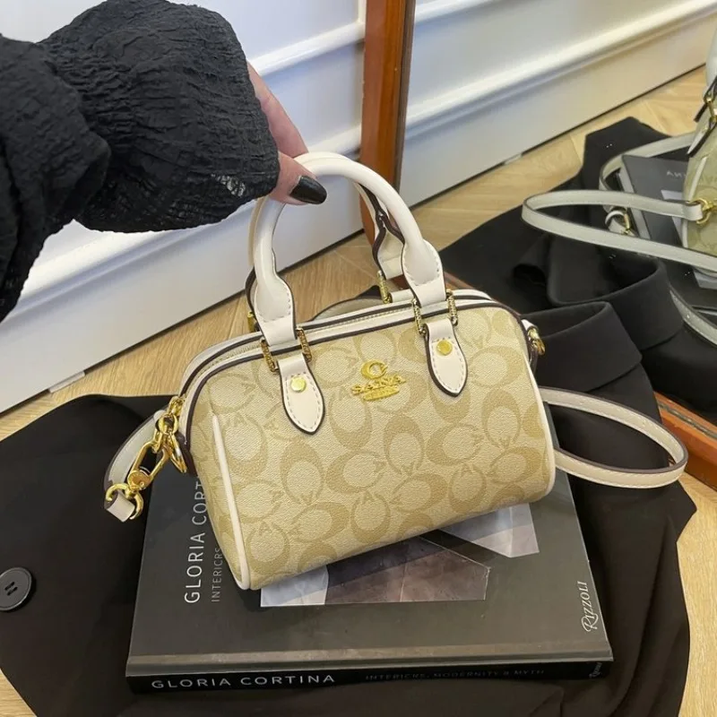 Female Shoulder Handbag Cute Pillow Bag Printing Design Casual Work Travel Purse Hot Sale Fashion Portable Commuting
Female Shoulder Handbag Cute Pillow Bag Printing Design Casual Work Travel Purse Hot Sale Fashion Portable Commuting