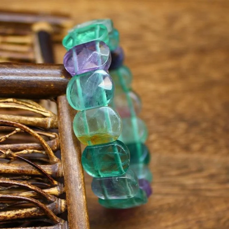 Natural crystal pyramid square colored fluorite crystal bracelet 7.5“
Natural crystal pyramid square colored fluorite crystal bracelet 7.5“