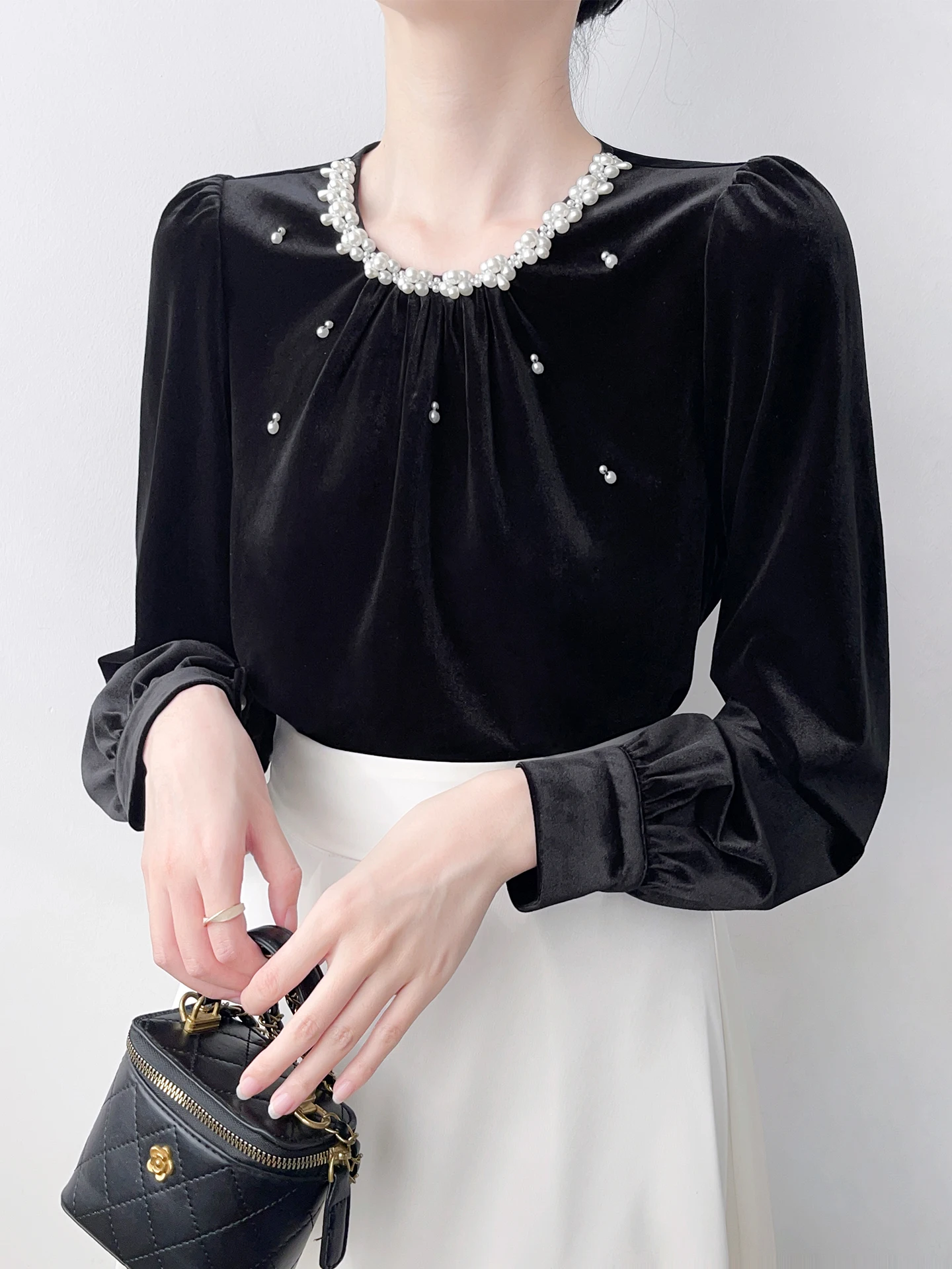 Женская бархатная блузка Ele Long Sve Bla с длинным рукавом, осенне-зимняя новинка, элегантный топ с жемчужным декором и круглым вырезом
Женская бархатная блузка Ele Long Sve Bla с длинным рукавом, осенне-зимняя новинка, элегантный топ с жемчужным декором и круглым вырезом