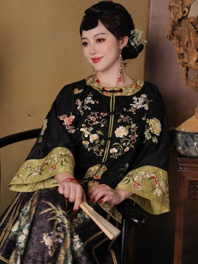Female Han short embroidered Chinese-style ancient costume Hanfu 
Female Han short embroidered Chinese-style ancient costume Hanfu