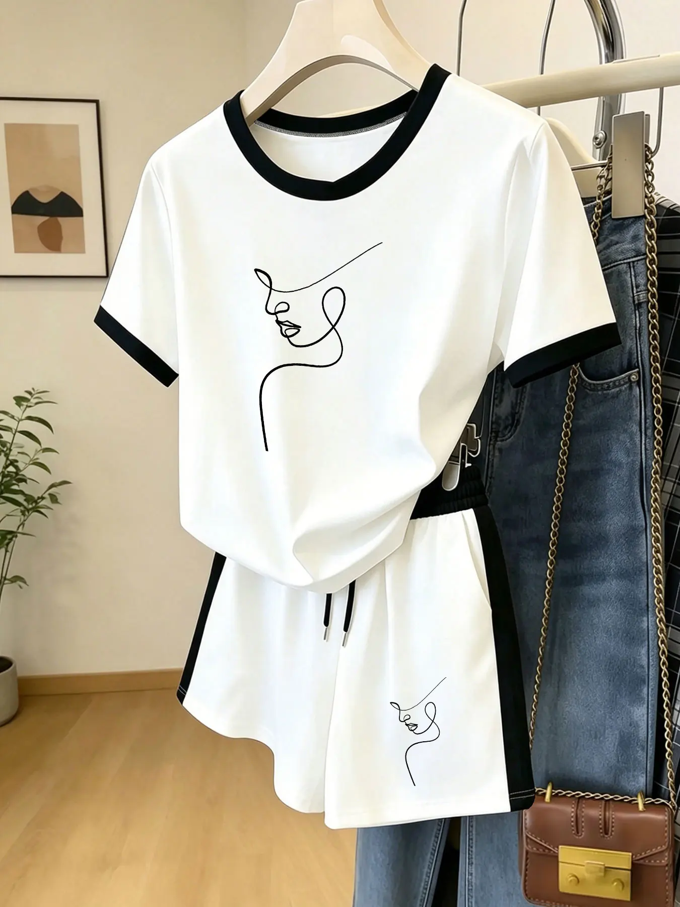 Summer Lightweight Breathable Casual Set with Contrasting Color Lines and Portrait Print T-Shirt and Shorts Two-Piece Set
Summer Lightweight Breathable Casual Set with Contrasting Color Lines and Portrait Print T-Shirt and Shorts Two-Piece Set