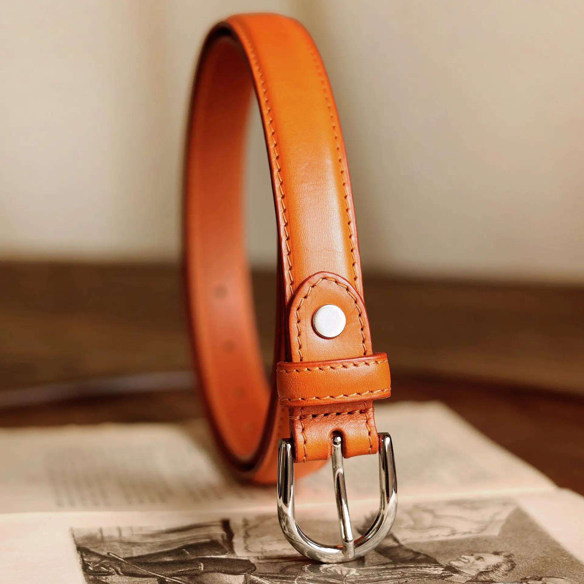 Vintage Top Layer Leather Simple Belt for Men Women Round Pin Buckle Unisex Genuine Leather Waist Belt Casual Office Commuter
Vintage Top Layer Leather Simple Belt for Men Women Round Pin Buckle Unisex Genuine Leather Waist Belt Casual Office Commuter