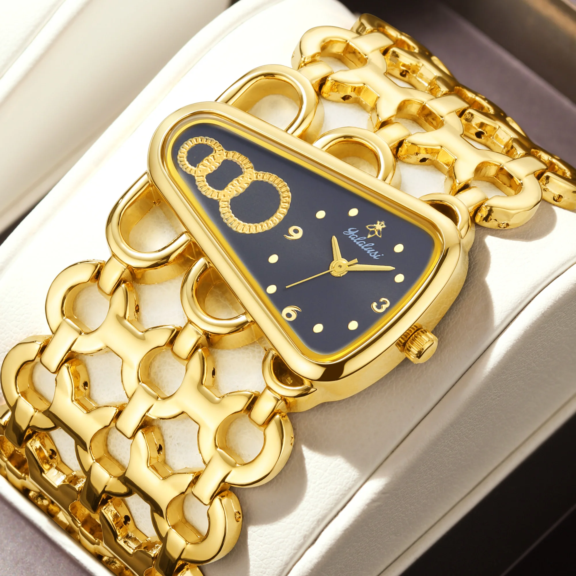 Бренд YaLaLuSi 1, стильные и уникальные треугольные кварцевые часы, крутой скелетонизированный ремешок, идеальный подарок для друзей
Бренд YaLaLuSi 1, стильные и уникальные треугольные кварцевые часы, крутой скелетонизированный ремешок, идеальный подарок для друзей