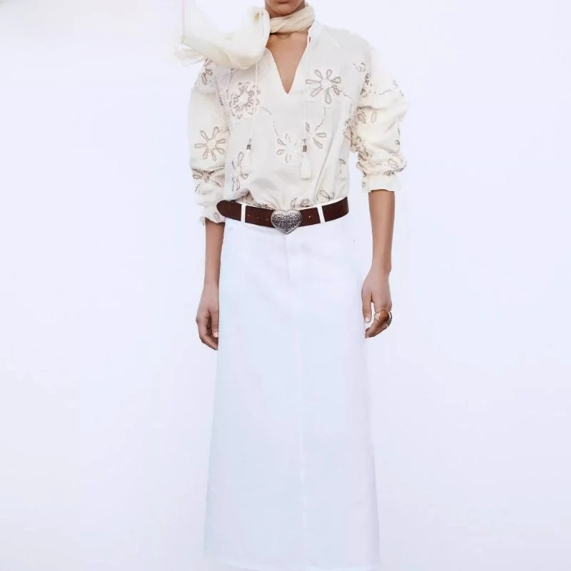 Spring 2025 New Women's Faion round Ne Long Sve Embroidered Flower irt Loose Fit V-ne Button Closure Pure Color
Spring 2025 New Women's Faion round Ne Long Sve Embroidered Flower irt Loose Fit V-ne Button Closure Pure Color