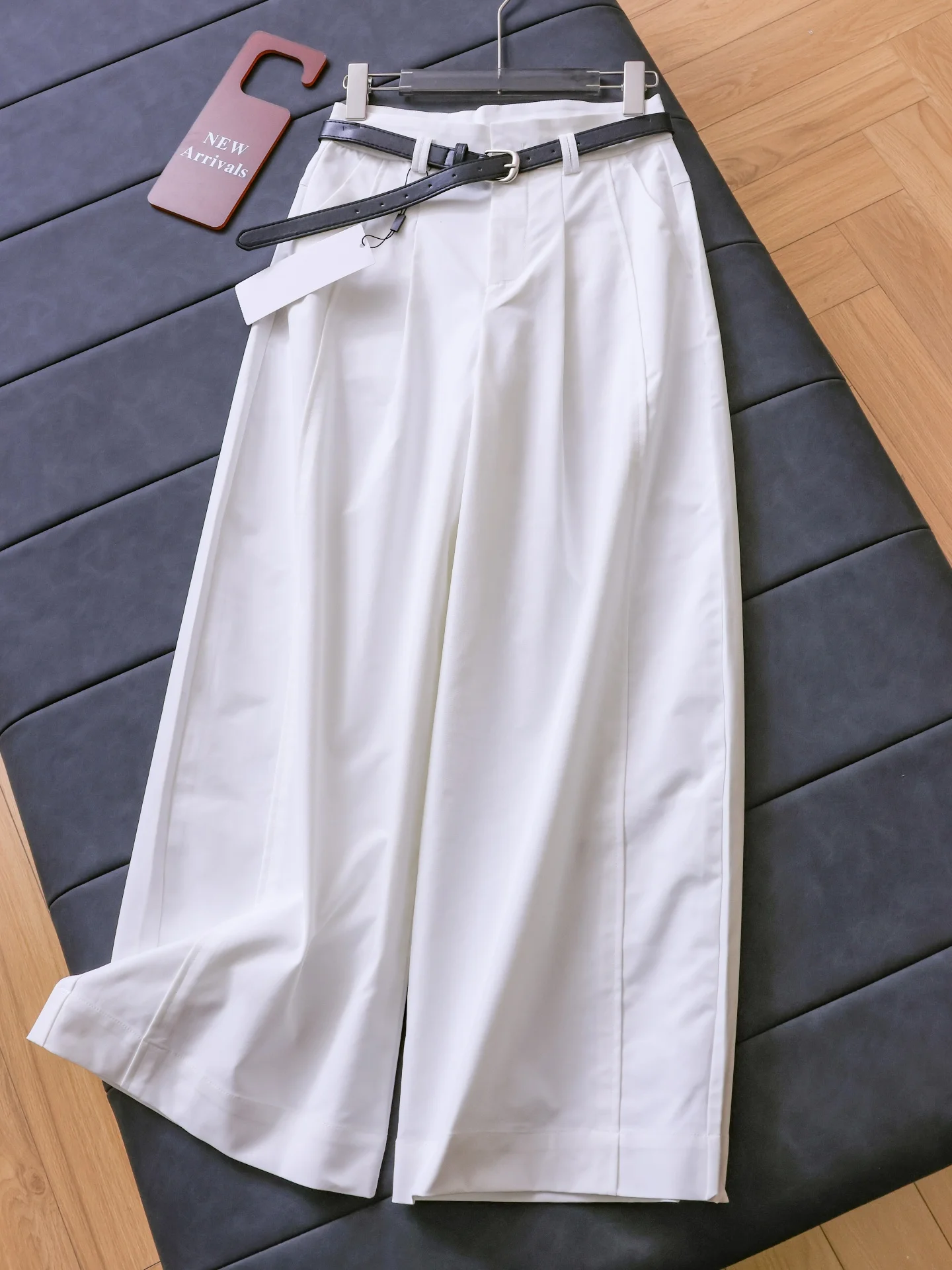 Loose Wide Leg Pants Women's High Waist Tuck Pleated Color 3D Tailoring Casual Trousers Versatile Casual Pants
Loose Wide Leg Pants Women's High Waist Tuck Pleated Color 3D Tailoring Casual Trousers Versatile Casual Pants