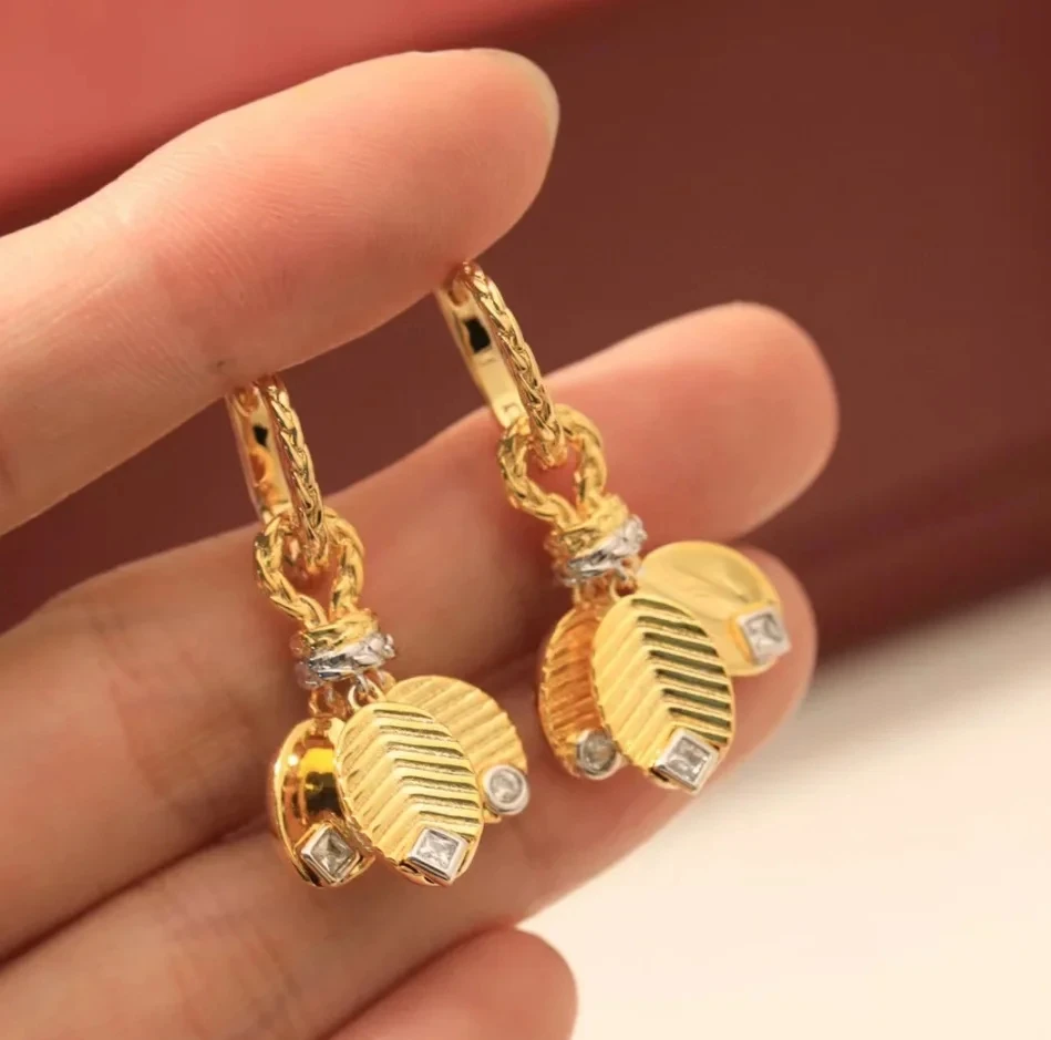 New 2024 Trend Classic High Quliaty Famous Brand Luxury Jewelry Earrings For Women Zircon Pure 925 Sliver Coffee Leaves Gifts 
New 2024 Trend Classic High Quliaty Famous Brand Luxury Jewelry Earrings For Women Zircon Pure 925 Sliver Coffee Leaves Gifts