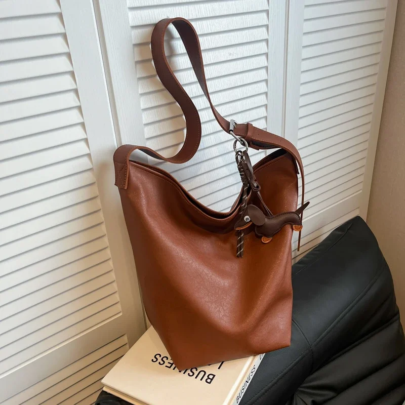 2025 Zipper PU High Quality Designer Crossbody Bag Solid Color Trendy Fashion Shoulder Bag Soft Versatile Popular Handbag
2025 Zipper PU High Quality Designer Crossbody Bag Solid Color Trendy Fashion Shoulder Bag Soft Versatile Popular Handbag