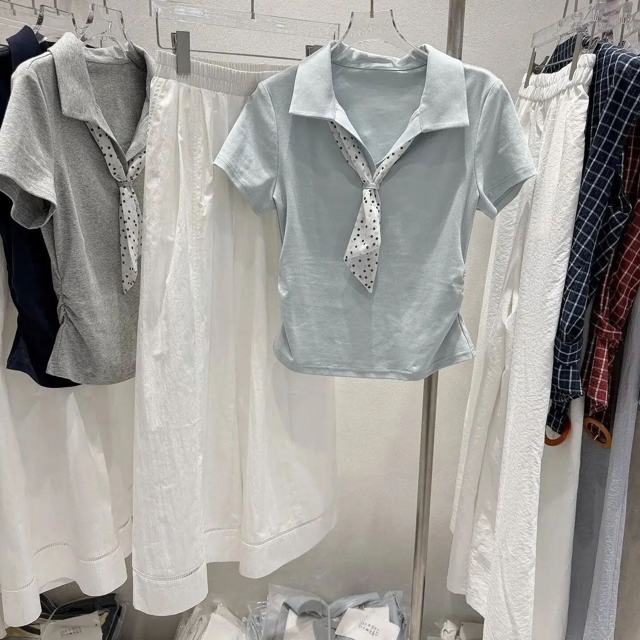 Summer Short Sleeve Shirt Women's V-Neck Tie Waist Slim Fit Fashionable Top Vintage Polka Dot T-Shirt for Ladies
Summer Short Sleeve Shirt Women's V-Neck Tie Waist Slim Fit Fashionable Top Vintage Polka Dot T-Shirt for Ladies