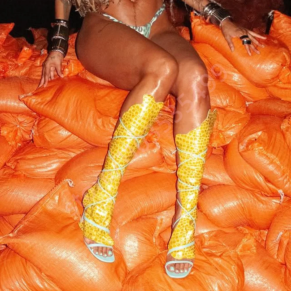 Лимонно-желтые туфли на шпильке с каменным узором 2025 Ins Style, пикантные женские подиумные ботинки до середины икры, новые летние повседневные длинные сапоги с открытым носком для вечеринок
Лимонно-желтые туфли на шпильке с каменным узором 2025 Ins Style, пикантные женские подиумные ботинки до середины икры, новые летние повседневные длинные сапоги с открытым носком для вечеринок