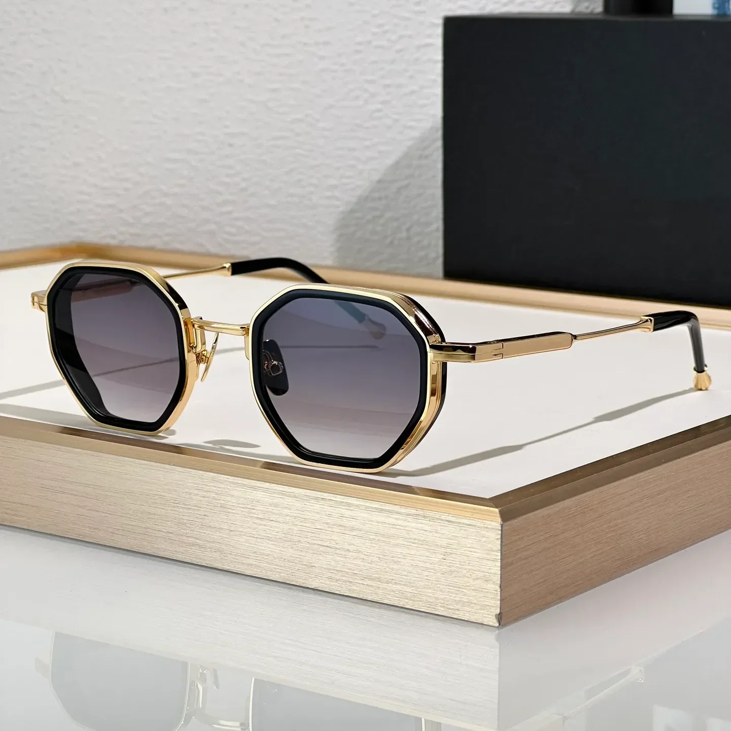 Fashion Sunglasses For Women and Men HARRISON Style Anti-Ultraviolet Retro Plate Full Frame Special design Glasses Random Box
Fashion Sunglasses For Women and Men HARRISON Style Anti-Ultraviolet Retro Plate Full Frame Special design Glasses Random Box