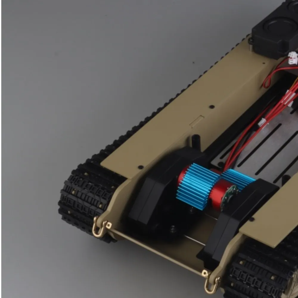 Цельнометаллическое радиоуправляемое шасси танка King Tiger 1/16 для длинных танков с дистанционным управлением DIY Heng, стальная коробка передач 390, дымовой блок с матовым двигателем
Цельнометаллическое радиоуправляемое шасси танка King Tiger 1/16 для длинных танков с дистанционным управлением DIY Heng, стальная коробка передач 390, дымовой блок с матовым двигателем