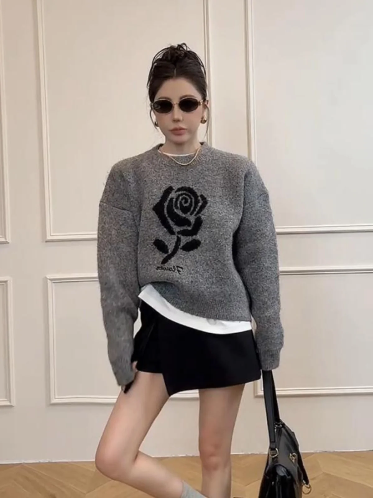 Korean Style Rose Embroidery Long Sleeve Loose Fit Thickened Overhead Sweater Autumn Winter Comfortable Versatile round Neck Top
Korean Style Rose Embroidery Long Sleeve Loose Fit Thickened Overhead Sweater Autumn Winter Comfortable Versatile round Neck Top