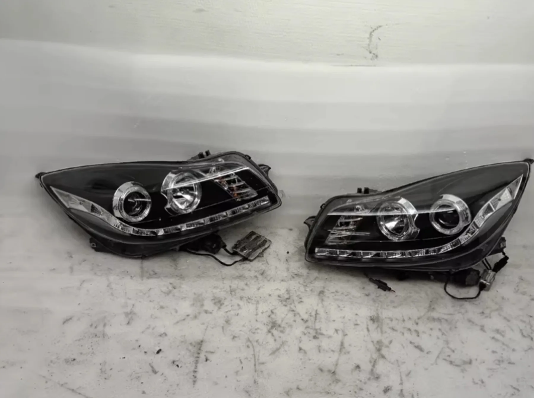 Автомобильные светодиодные фары для Buick Regal 09-13 Angel Eye DRL дневные ходовые огни
Автомобильные светодиодные фары для Buick Regal 09-13 Angel Eye DRL дневные ходовые огни