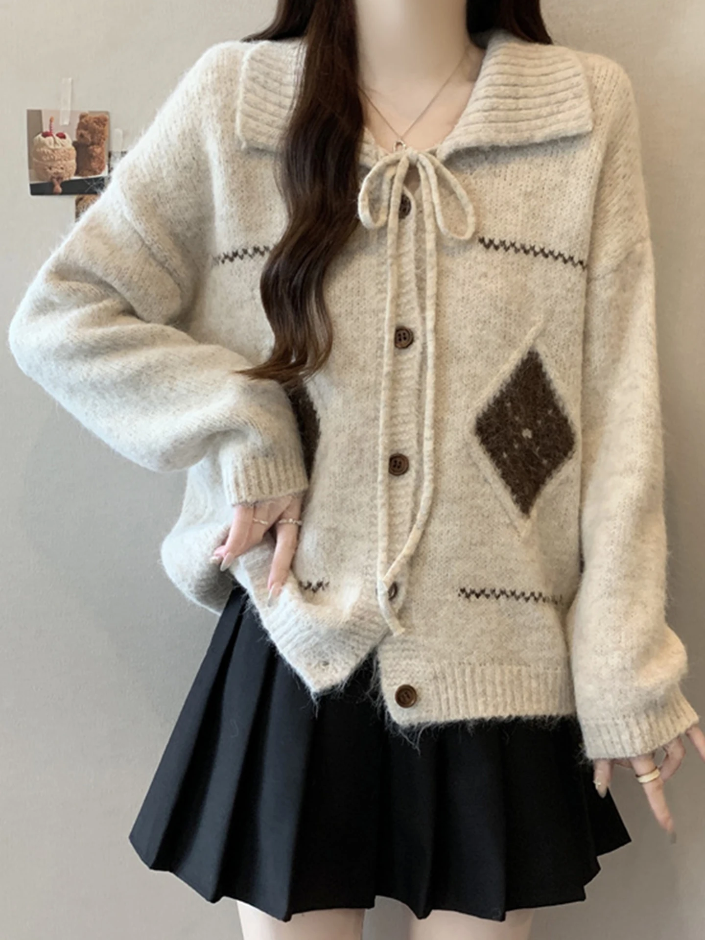 Корейский вязаный кардиган-пальто с воротником-стойкой и бриллиантовым узором, женский, осенне-зимний, больших размеров, мягкий, свободного кроя, с открытыми плечами
Корейский вязаный кардиган-пальто с воротником-стойкой и бриллиантовым узором, женский, осенне-зимний, больших размеров, мягкий, свободного кроя, с открытыми плечами