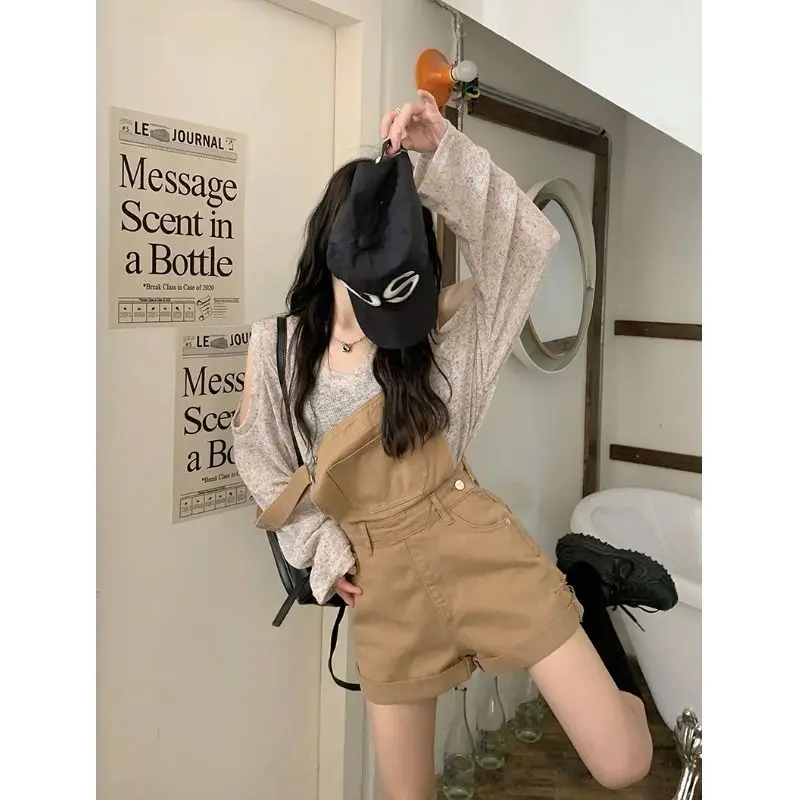 Vintage Hollow Out Long Sleeved Bottom Shirt with Suspender Wide Leg Shorts Woman
Vintage Hollow Out Long Sleeved Bottom Shirt with Suspender Wide Leg Shorts Woman