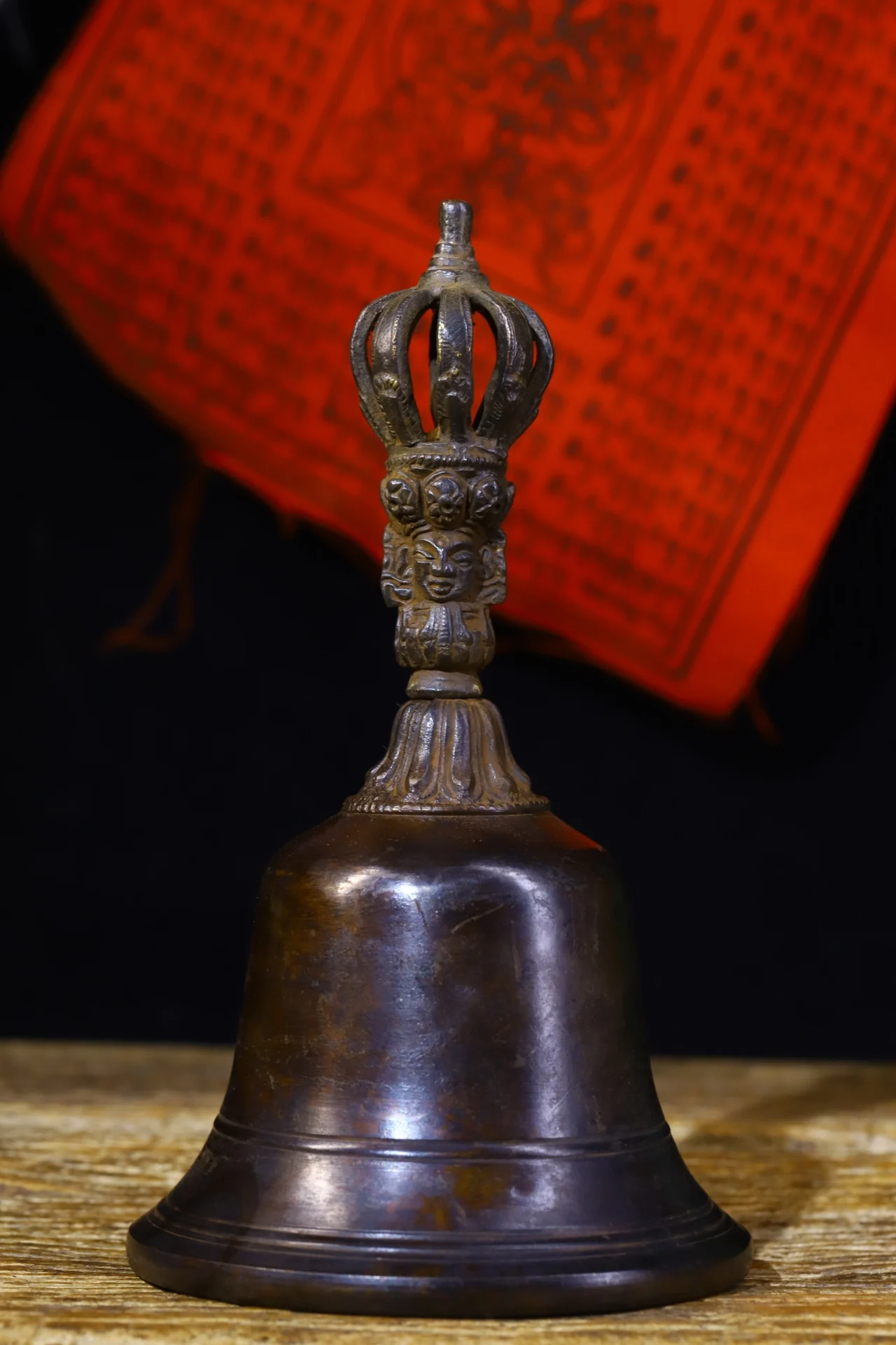 7"Tibetan Temple Collection Old Bronze Cinnabar Nine shares Vajra Mahakala Buddha Head Old Ringing Bell Amulet DharmaTown House
7"Tibetan Temple Collection Old Bronze Cinnabar Nine shares Vajra Mahakala Buddha Head Old Ringing Bell Amulet DharmaTown House