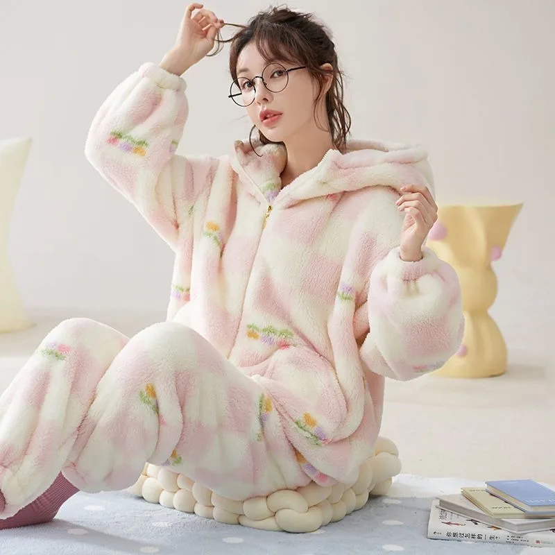 Hooded Ms. Coral Fleece Pajamas Autumn and Winter Warm Flannel Large Size Loungewear Set Can Be Worn Outside Pijamas Women
Hooded Ms. Coral Fleece Pajamas Autumn and Winter Warm Flannel Large Size Loungewear Set Can Be Worn Outside Pijamas Women