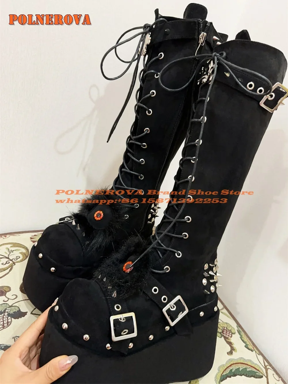 Платформа, череп, плюшевые глазные яблоки, ботинки в стиле панк с заклепками, круглый носок, увеличивающий рост ремня, пряжка, сапоги до колена с перекрестной завязкой, субкультура
Платформа, череп, плюшевые глазные яблоки, ботинки в стиле панк с заклепками, круглый носок, увеличивающий рост ремня, пряжка, сапоги до колена с перекрестной завязкой, субкультура