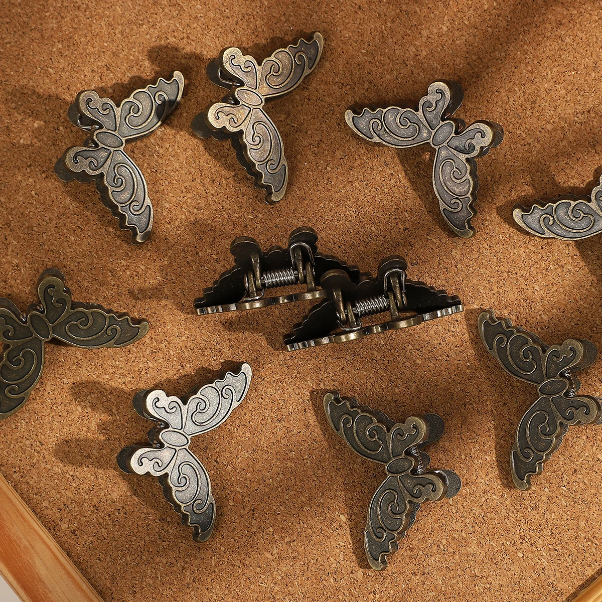 4 Pcs/set Vintage Distressed Butterfly Shape Metal Clip Old Travel Note Clip Creative DIY Journal Student Supplies Stationery
4 Pcs/set Vintage Distressed Butterfly Shape Metal Clip Old Travel Note Clip Creative DIY Journal Student Supplies Stationery