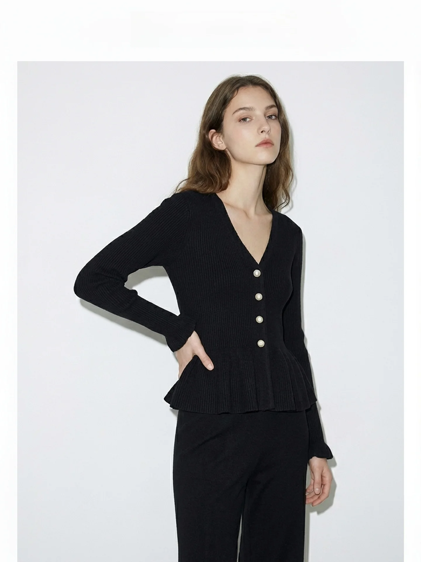 Retro Hepburn Style V-Neck Knitwear Women's Early Spring Waist-Cinching Slimming Lace Trim Small Fragrance Style Top OL
Retro Hepburn Style V-Neck Knitwear Women's Early Spring Waist-Cinching Slimming Lace Trim Small Fragrance Style Top OL