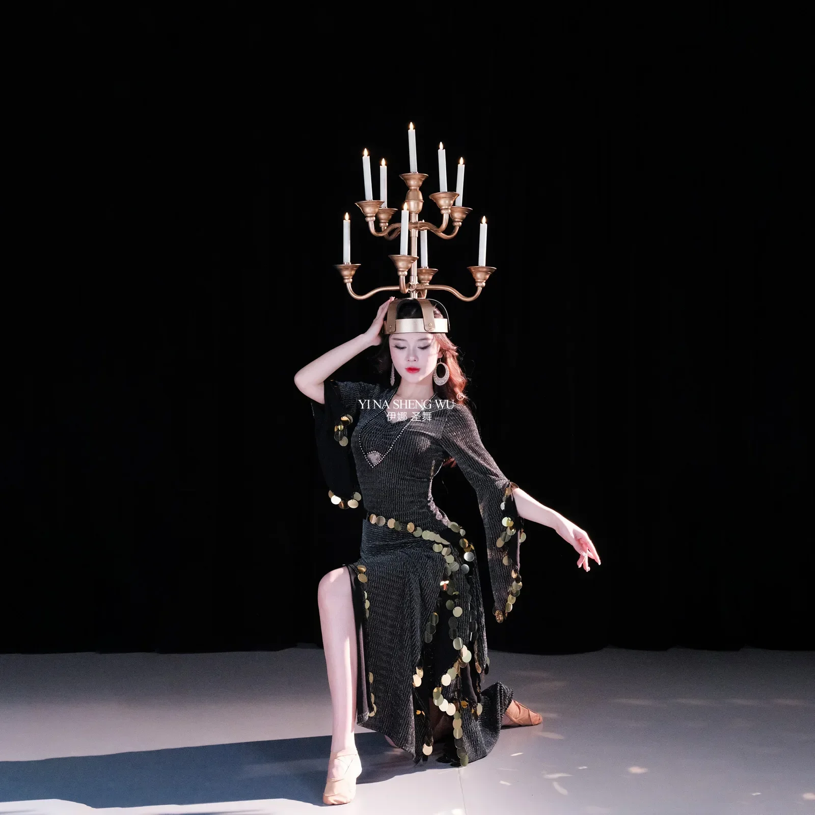 Arabic Dance Professional Belly Dance Performance Props Candlestick Hats Oriental Dance Female Headwear High Quality Dance Props
Arabic Dance Professional Belly Dance Performance Props Candlestick Hats Oriental Dance Female Headwear High Quality Dance Props