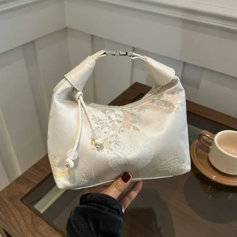 Chinese Style Embroidery Handbag Daily Party Tote for Women Fashion Shoulder Bag Commuting Crossbody Handbag Vintage Wristlets
Chinese Style Embroidery Handbag Daily Party Tote for Women Fashion Shoulder Bag Commuting Crossbody Handbag Vintage Wristlets