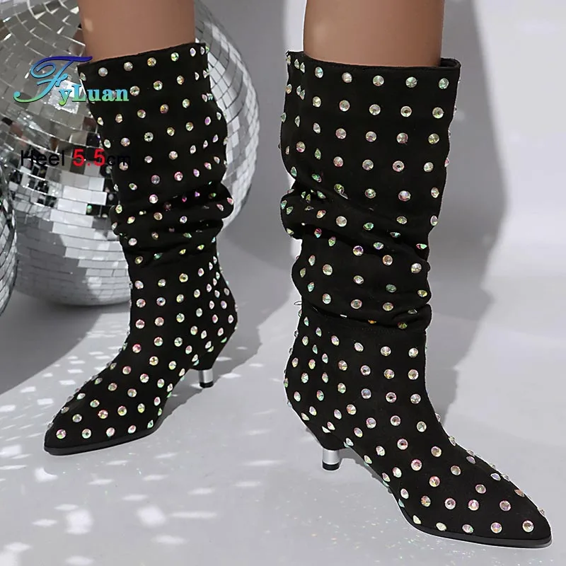 Осень-зима, новые женские ботинки до середины икры, модные замшевые ботинки до середины икры с острым носком, блестящие стразы, женская обувь на высоком каблуке 
Осень-зима, новые женские ботинки до середины икры, модные замшевые ботинки до середины икры с острым носком, блестящие стразы, женская обувь на высоком каблуке