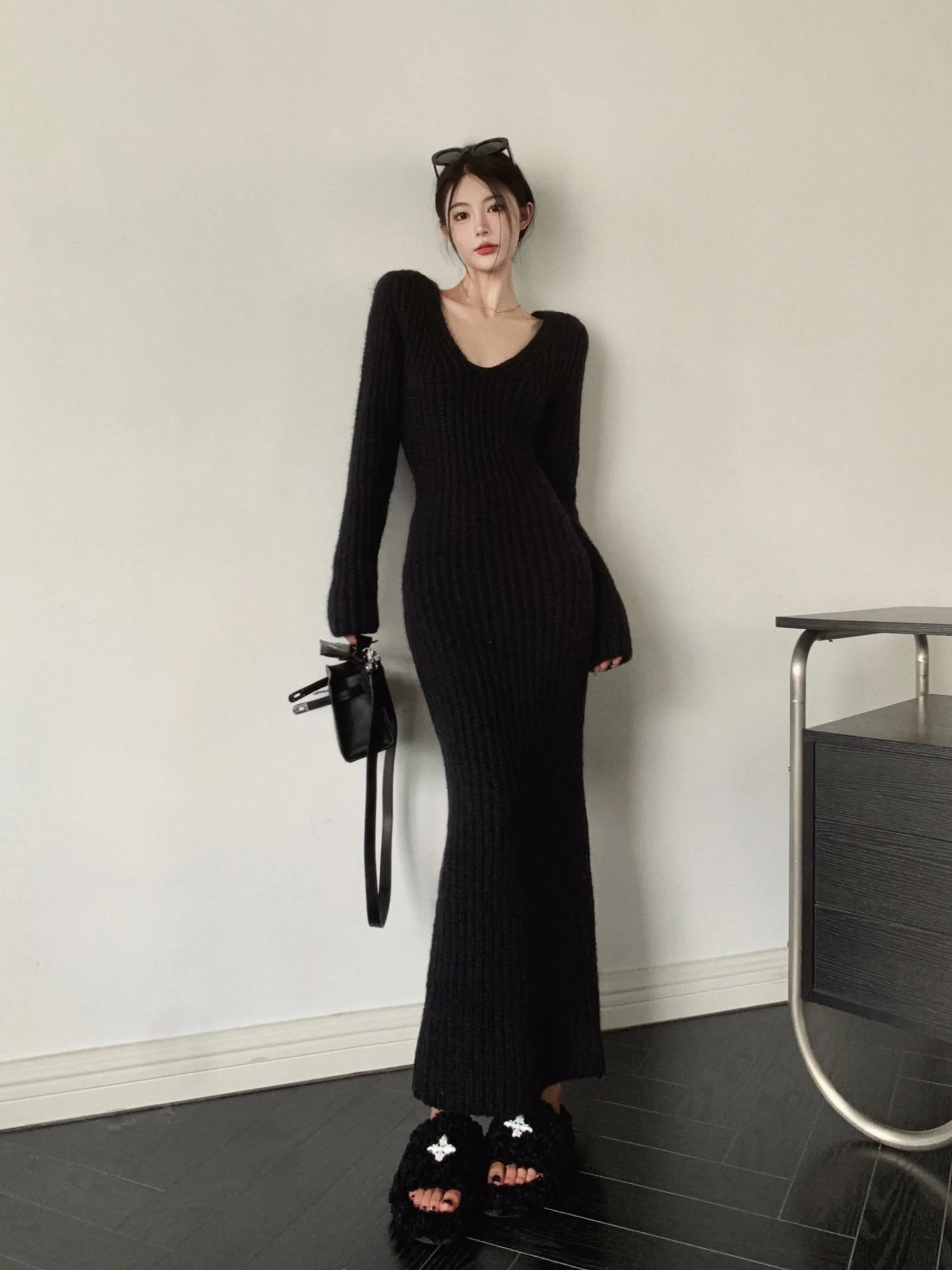 Women Autumn Knitted Dress V Neck Sexy Slim Elastic Oversized Basic Bodycon Sweater Dress Winter knit Warm Long Dress
Women Autumn Knitted Dress V Neck Sexy Slim Elastic Oversized Basic Bodycon Sweater Dress Winter knit Warm Long Dress