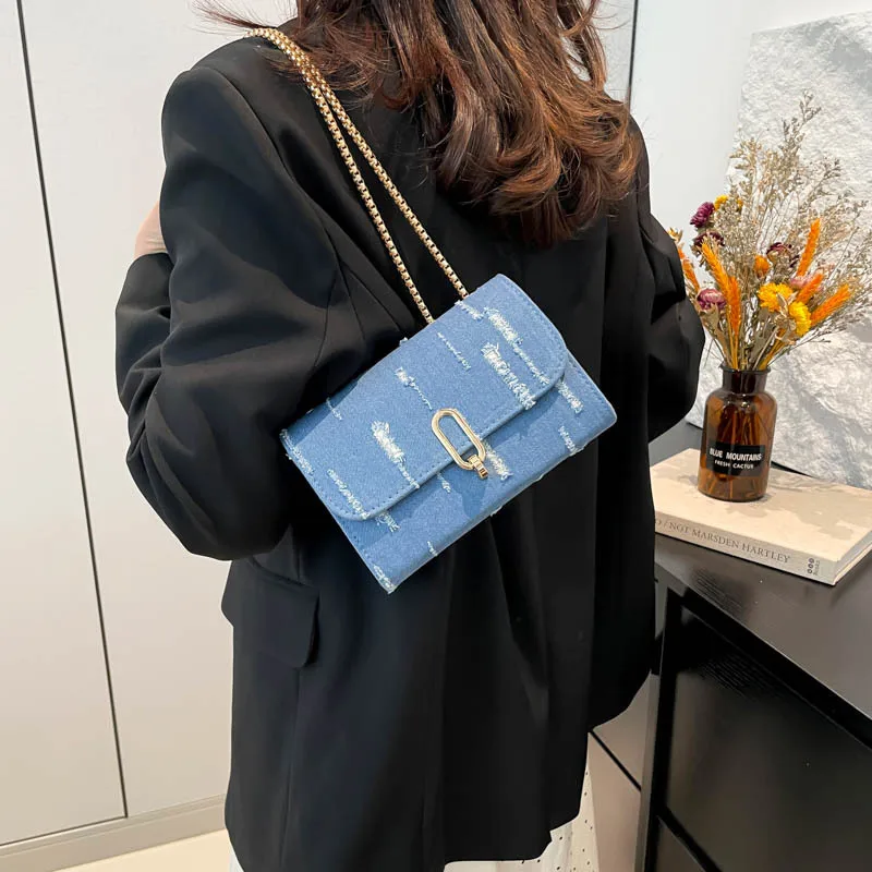 2026 Chic Black Distressed Denim Shoulder Crossbody Bag with Gold Chain, Western Small Square Bag, Versatile for Casual Styles
2026 Chic Black Distressed Denim Shoulder Crossbody Bag with Gold Chain, Western Small Square Bag, Versatile for Casual Styles