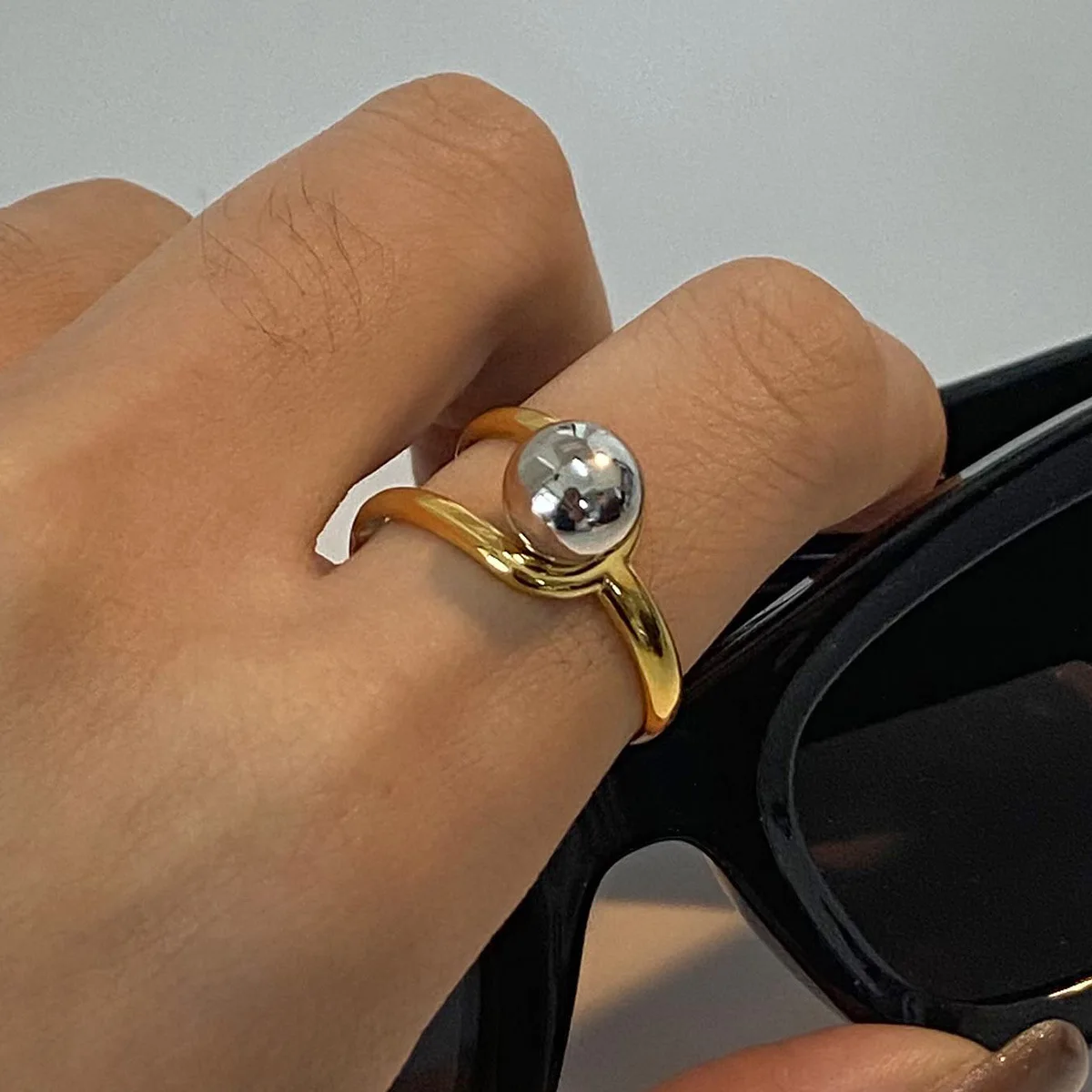 Stainless Steel Charm Gold Line Hollow Steel Ball Open Ring Gold Plated Anti Allergic Geometric Jewelry Hip Hop Gift for Women
Stainless Steel Charm Gold Line Hollow Steel Ball Open Ring Gold Plated Anti Allergic Geometric Jewelry Hip Hop Gift for Women