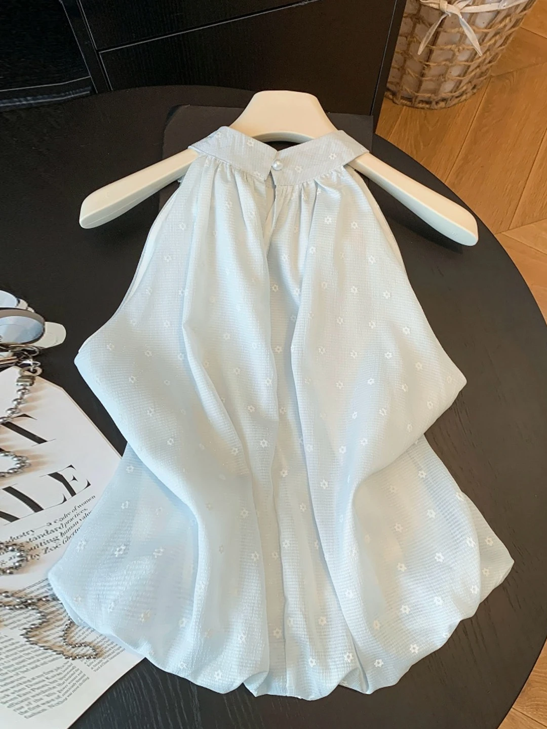Summer New Style Women's Sleeveless Vest with Beautiful 3D Flower Hanging Neck Design Loose Fit Slimming Top Fashionable
Summer New Style Women's Sleeveless Vest with Beautiful 3D Flower Hanging Neck Design Loose Fit Slimming Top Fashionable
