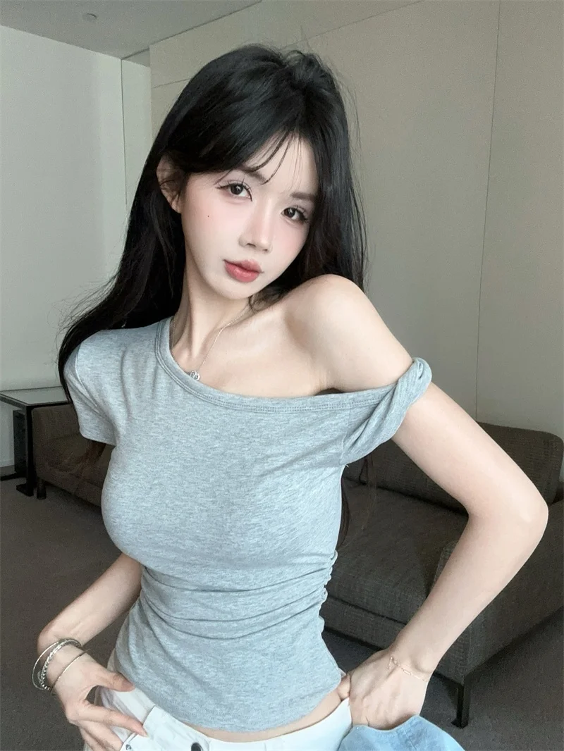 Irregular Grey Asymmetrical Shoulder Short Sleeve T-Shirt Women's Summer Pleated Slim Fit Inner Wear Sexy Tight Short Top
Irregular Grey Asymmetrical Shoulder Short Sleeve T-Shirt Women's Summer Pleated Slim Fit Inner Wear Sexy Tight Short Top