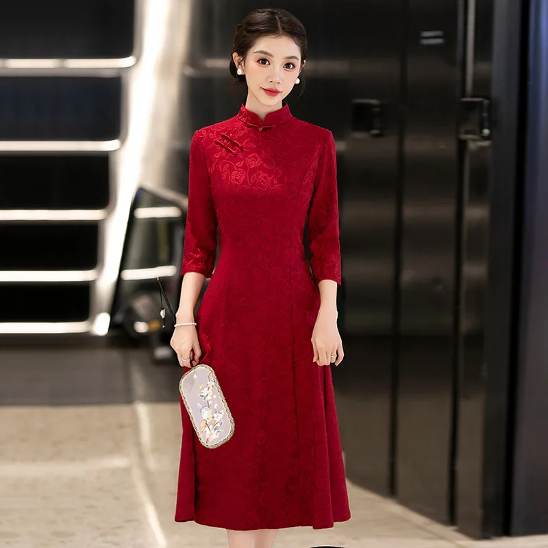 Красный национальный стиль, новый китайский осенний Cheongsam с длинным рукавом, новинка 2025 года, женское весеннее Ципао в стиле ретро 
Красный национальный стиль, новый китайский осенний Cheongsam с длинным рукавом, новинка 2025 года, женское весеннее Ципао в стиле ретро