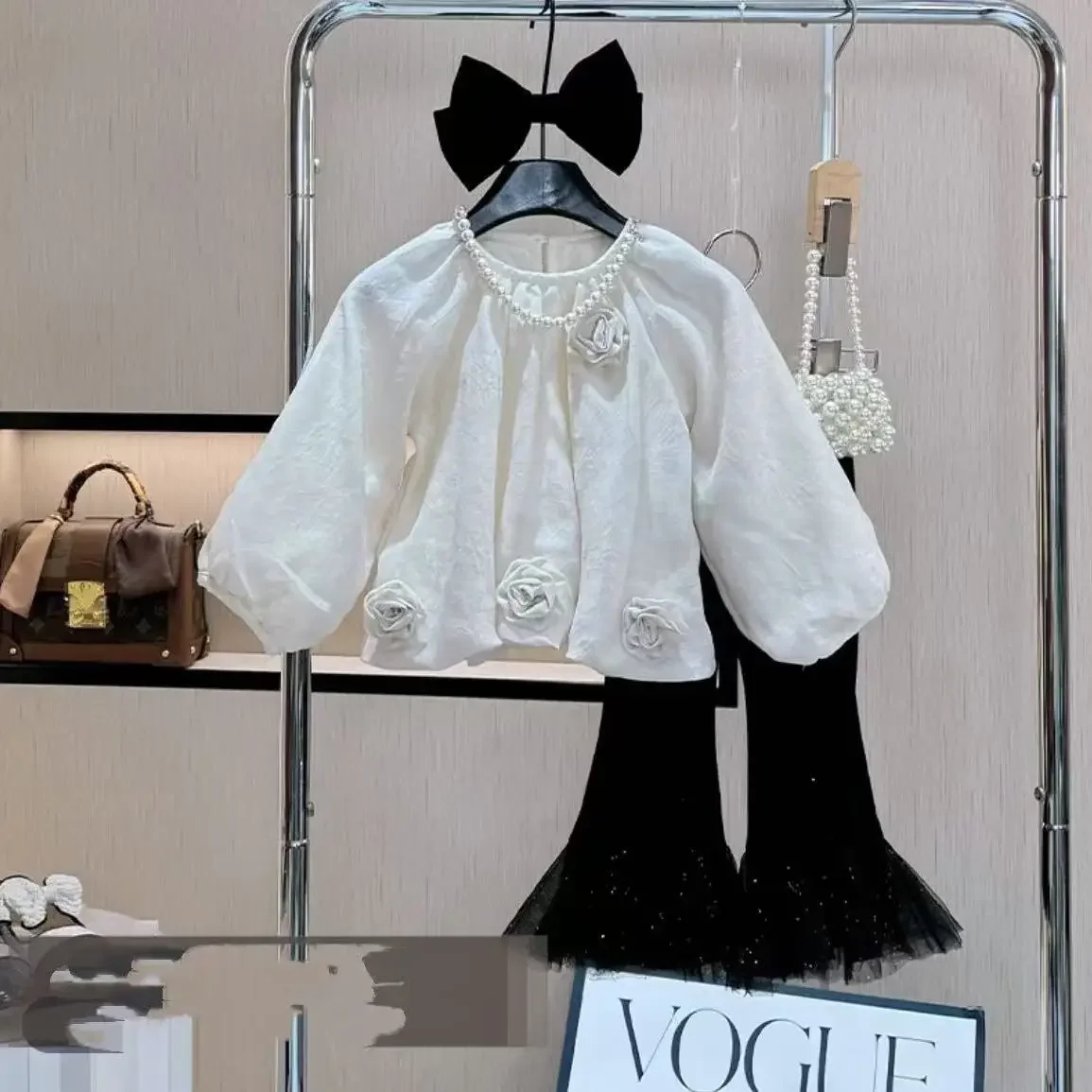 Комплект для девочек на весну-осень 2026: Новинка, детский костюм в корейском стиле, милый комплект из 2 предметов — рубашка с длинным рукавом и круглым вырезом, брюки-клеш
Комплект для девочек на весну-осень 2026: Новинка, детский костюм в корейском стиле, милый комплект из 2 предметов — рубашка с длинным рукавом и круглым вырезом, брюки-клеш