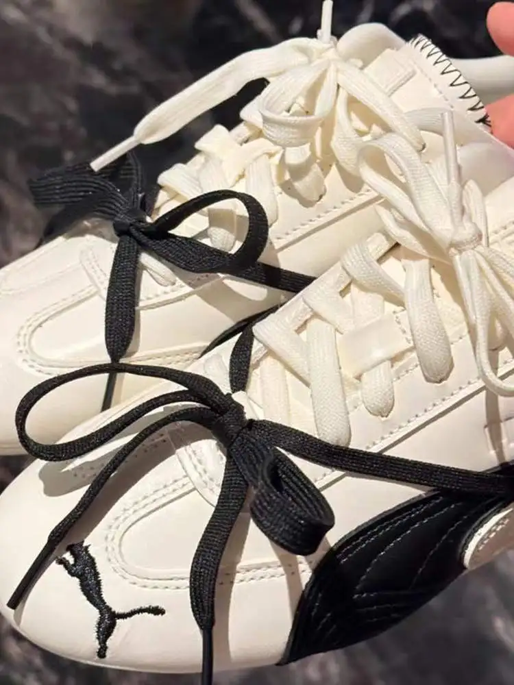 Original Rose Collaborative Racing Shoes Laces Thin Bottom Black White Shoe Ties for Women Fashionable Sports Sneakers
Original Rose Collaborative Racing Shoes Laces Thin Bottom Black White Shoe Ties for Women Fashionable Sports Sneakers