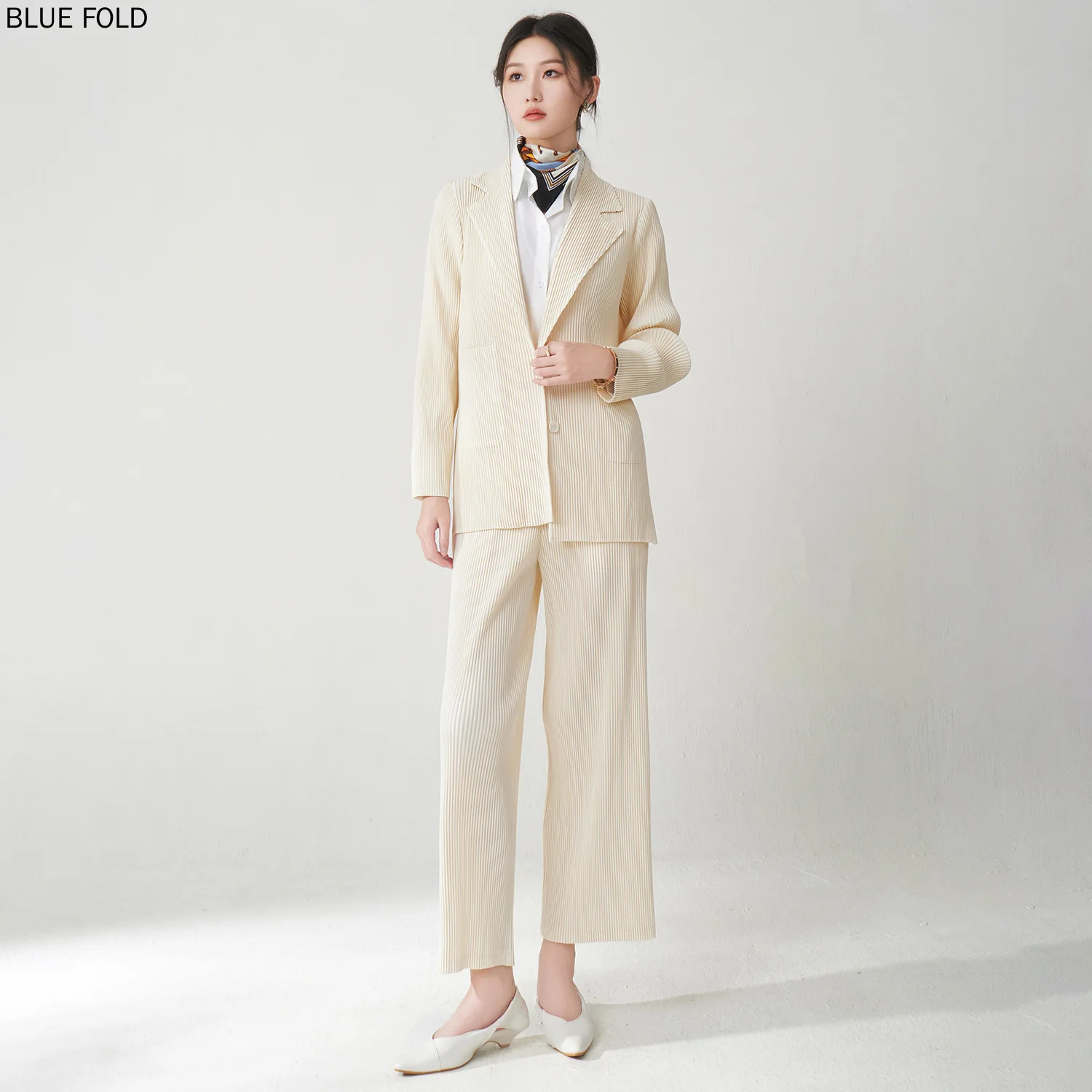 High-end Suit Jacket Women Formal Occasion Professional Attire Sharp and Sophisticated Versatile Commuting Miyake Two-piece Set 
High-end Suit Jacket Women Formal Occasion Professional Attire Sharp and Sophisticated Versatile Commuting Miyake Two-piece Set