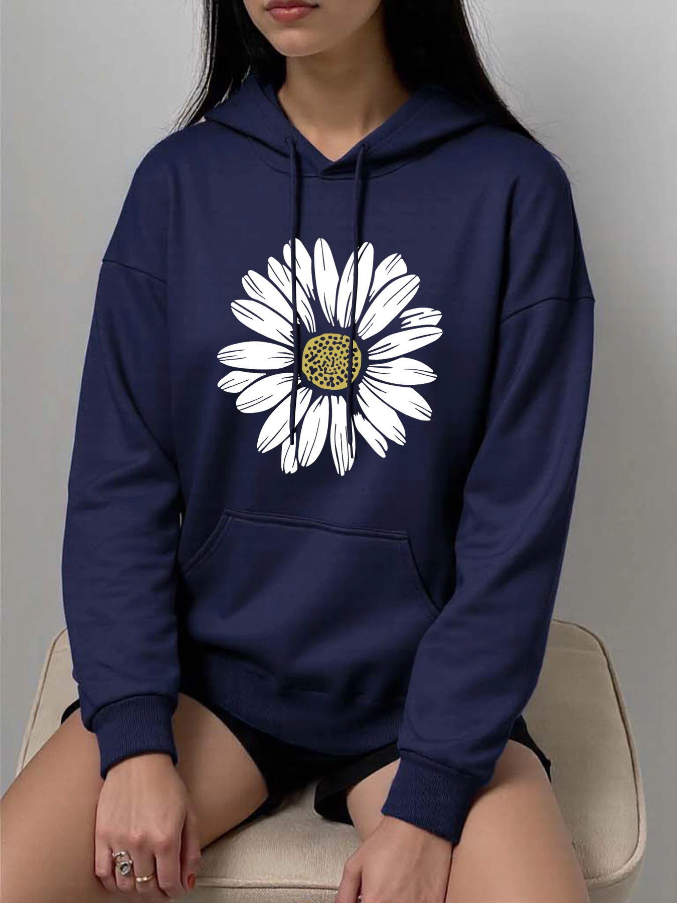 Простые красивые женские толстовки с принтом подсолнечника, универсальная флисовая толстовка с карманом в стиле хип-хоп, осенняя уличная женская одежда
Простые красивые женские толстовки с принтом подсолнечника, универсальная флисовая толстовка с карманом в стиле хип-хоп, осенняя уличная женская одежда