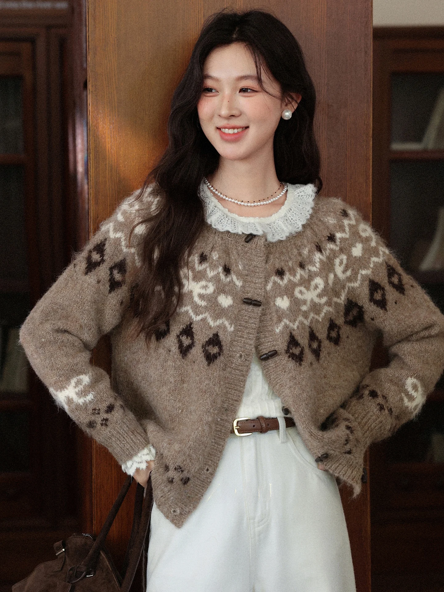 South Deer Island Knitted Sweater Women's Vintage Button-Up Cardigan Autumn Winter Loose Fit Long Sve round Ne Sweater
South Deer Island Knitted Sweater Women's Vintage Button-Up Cardigan Autumn Winter Loose Fit Long Sve round Ne Sweater