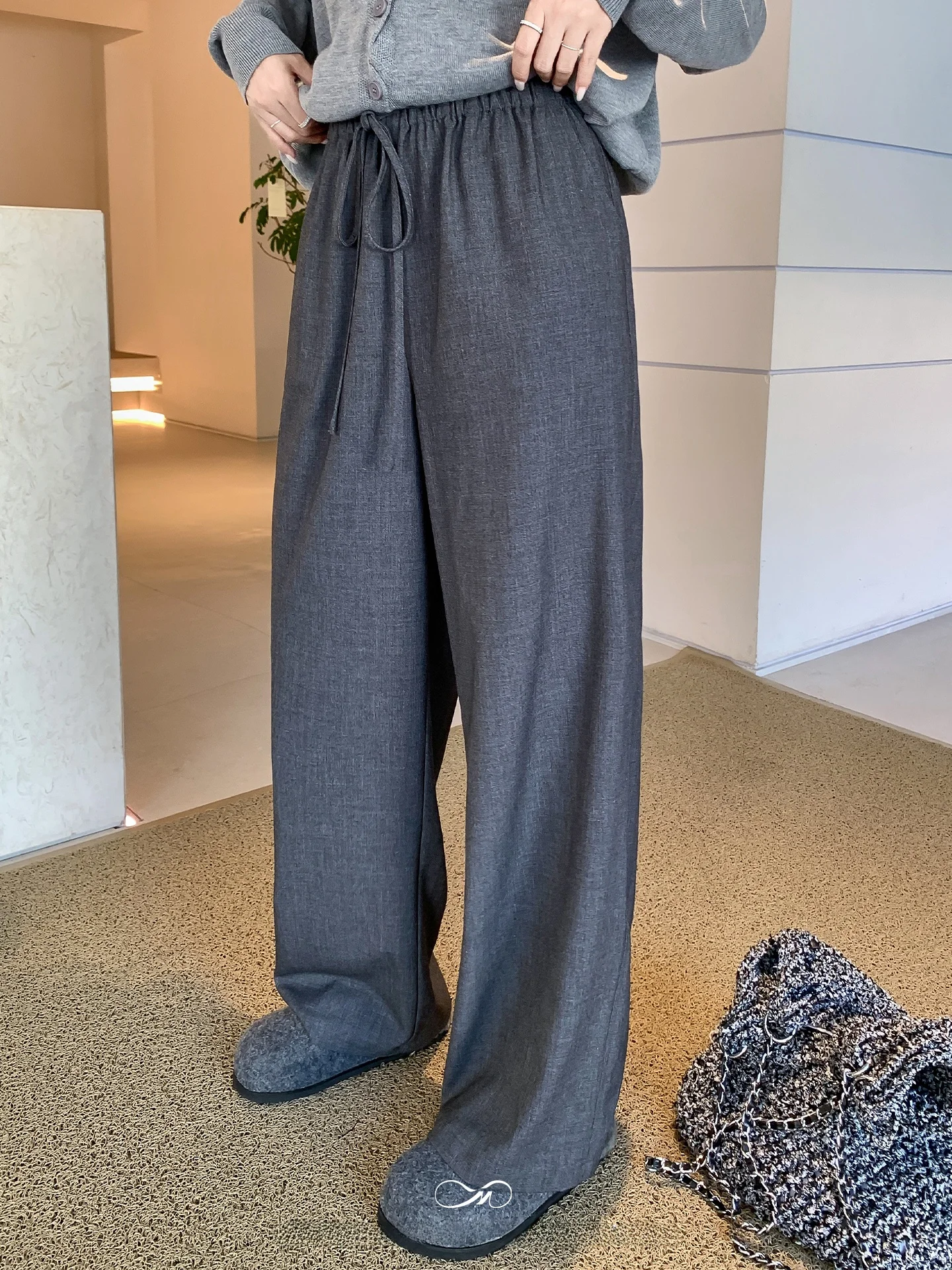 Женские брюки Maixi больших размеров с широкими штанинами, свободного кроя, осенние, с высокой талией, прямые брюки-костюмные штаны
Женские брюки Maixi больших размеров с широкими штанинами, свободного кроя, осенние, с высокой талией, прямые брюки-костюмные штаны