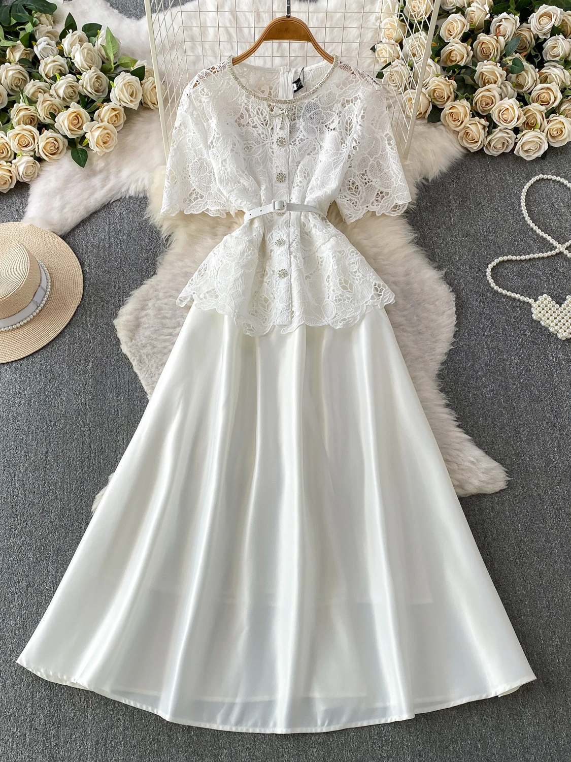 Elegant round Neck Short Sleeve Diamond Embellished Dress Women's Luxury High Waist Lace Splicing Party Long Dress
Elegant round Neck Short Sleeve Diamond Embellished Dress Women's Luxury High Waist Lace Splicing Party Long Dress