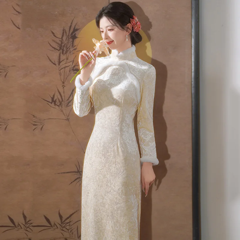Белый толстый жаккардовый Cheongsam в китайском стиле с длинными рукавами, новинка 2025, женское ретро-осень/зима Qipao
Белый толстый жаккардовый Cheongsam в китайском стиле с длинными рукавами, новинка 2025, женское ретро-осень/зима Qipao