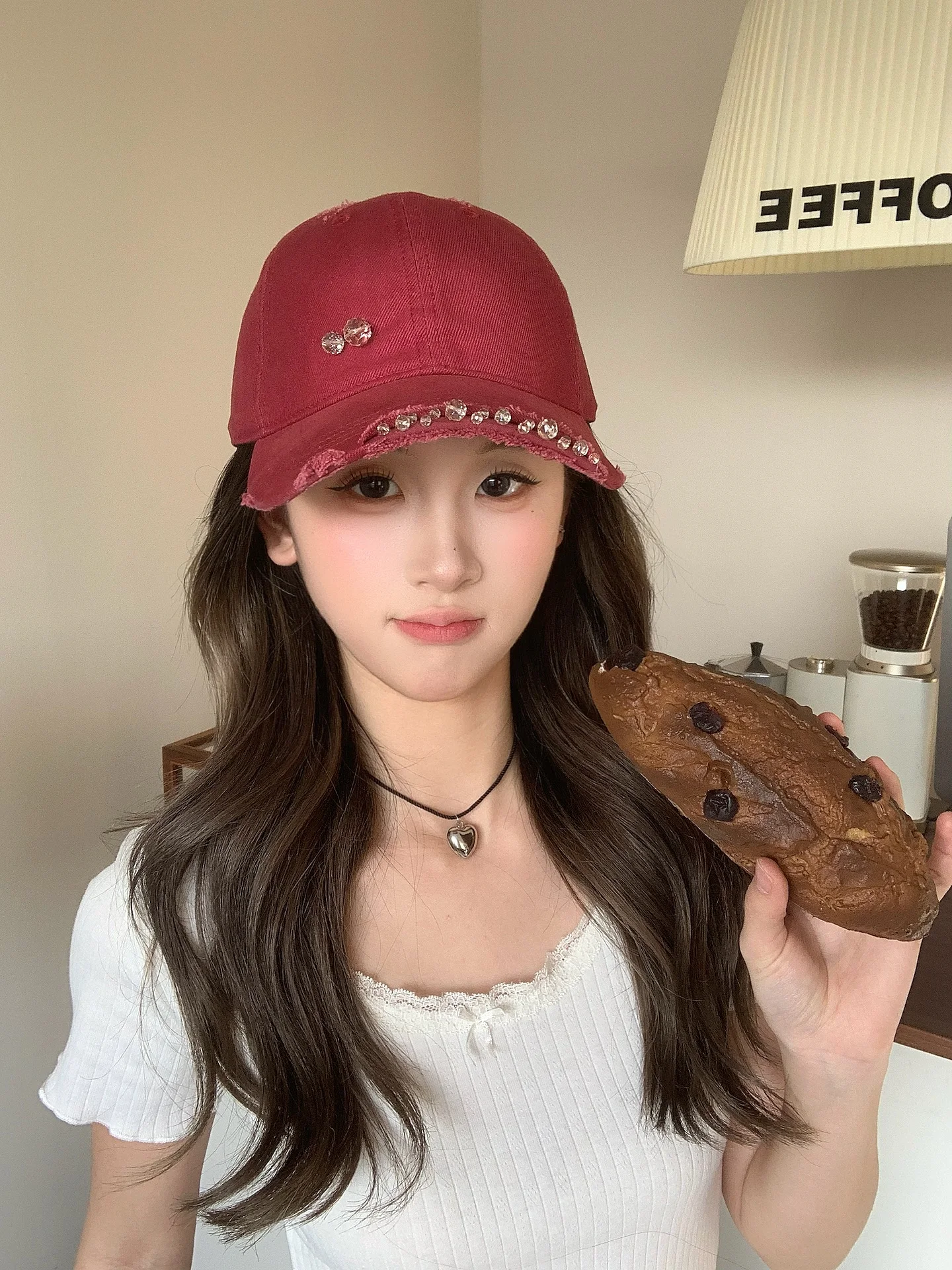 Retro Lab Diamond Embedded Vintage Cap Women's Face Slimming Versatile Washable Soft Top Duckbill Hat Spring Travel Ball Cap
Retro Lab Diamond Embedded Vintage Cap Women's Face Slimming Versatile Washable Soft Top Duckbill Hat Spring Travel Ball Cap