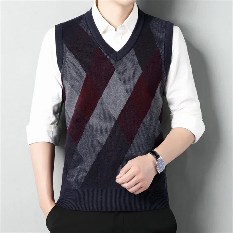 New Men's Fashion Original Embroidered Vest Fashion Casual Sleeveless V-neck Color Matching Vest
New Men's Fashion Original Embroidered Vest Fashion Casual Sleeveless V-neck Color Matching Vest