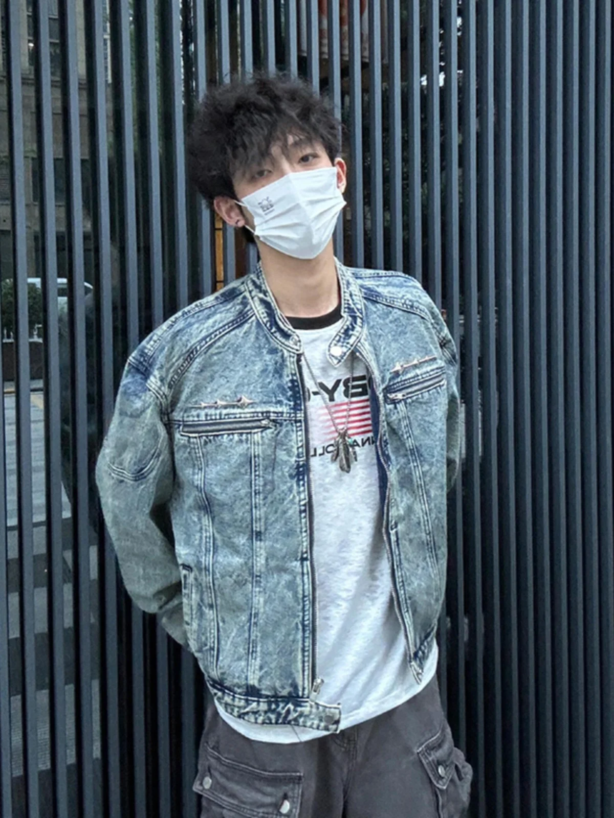 Синяя джинсовая куртка для мужчин, осенняя модная брендовая куртка из плотной ткани с воротником-стойкой, винтажная, с подплечниками, молодежная, стильная.
Синяя джинсовая куртка для мужчин, осенняя модная брендовая куртка из плотной ткани с воротником-стойкой, винтажная, с подплечниками, молодежная, стильная.