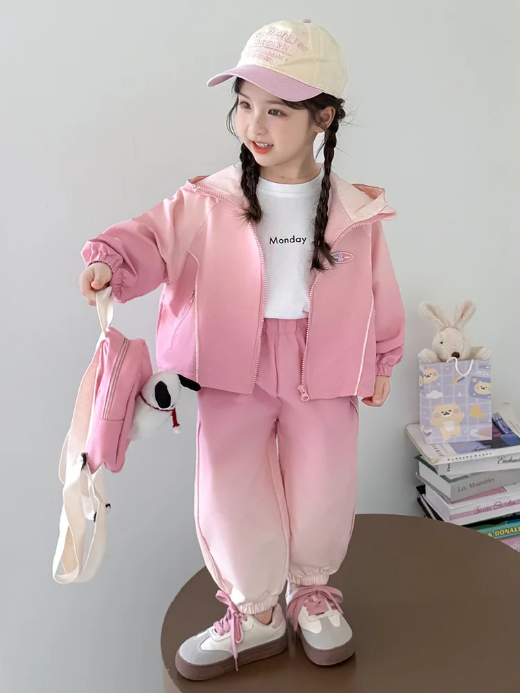 Girls Gradient Sports Hooded Suit Spring and Autumn Wear2025New stylish and fashionable baby casual two-piece set
Girls Gradient Sports Hooded Suit Spring and Autumn Wear2025New stylish and fashionable baby casual two-piece set