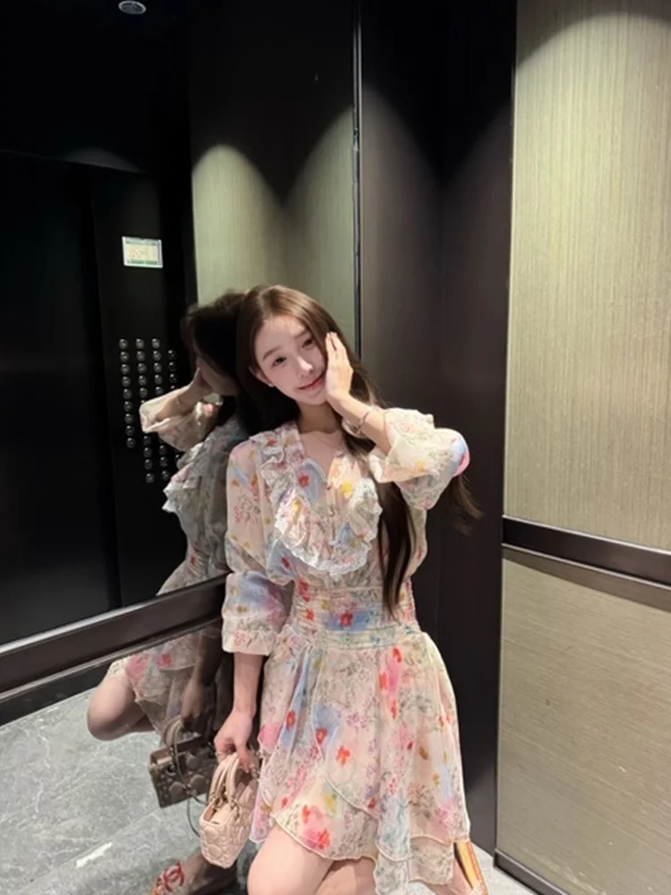 Sweet Floral Print V-Neck Midi Dress Women's Summer Vacation Gauze Bell Sleeve A-Line Skirt Style Pure Desirable Fashion
Sweet Floral Print V-Neck Midi Dress Women's Summer Vacation Gauze Bell Sleeve A-Line Skirt Style Pure Desirable Fashion