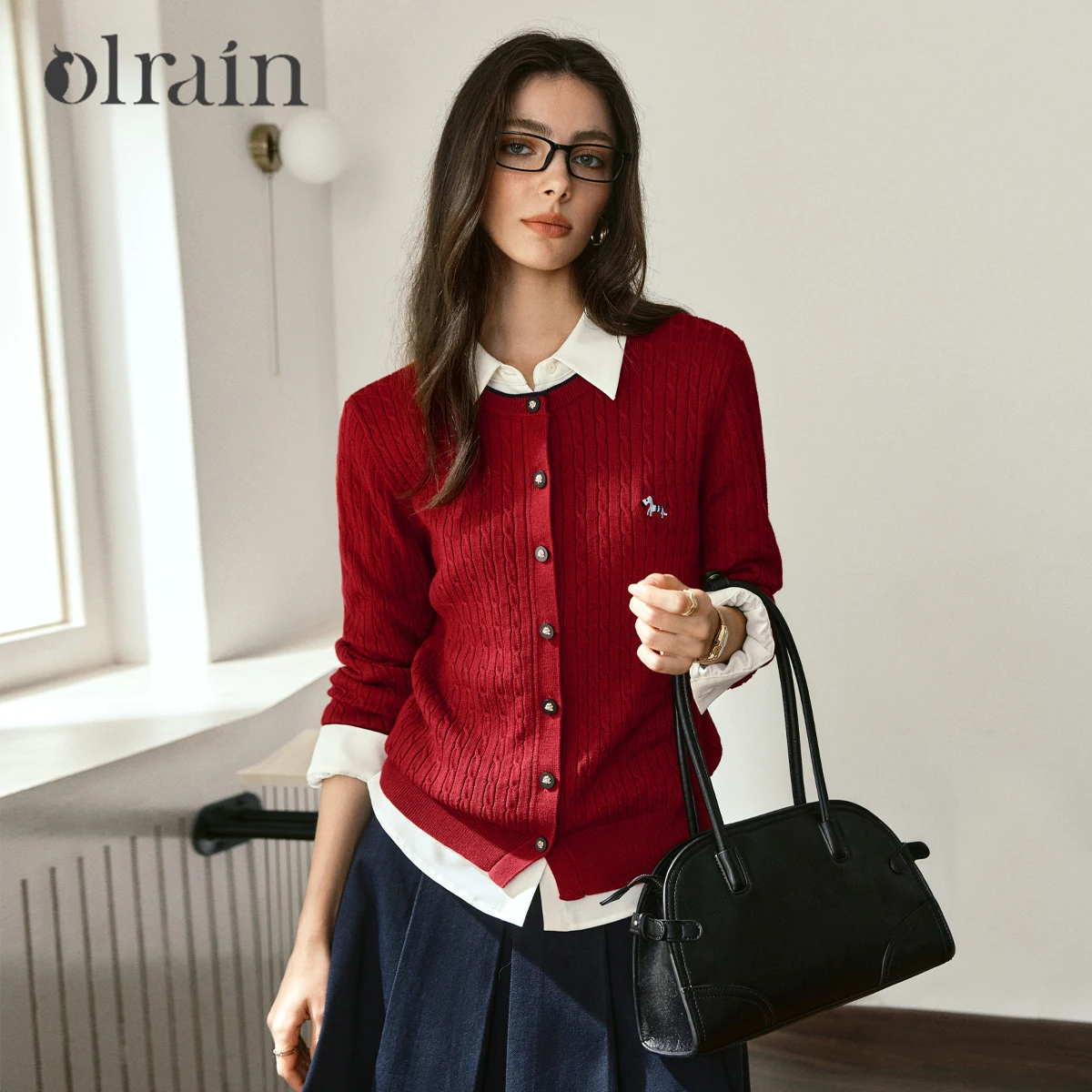 OLrain Red Female Cardigan 2025 Autumn O-Neck Long Sleeve Knitwear New Retro Straight Commuter Top O57QM96508
OLrain Red Female Cardigan 2025 Autumn O-Neck Long Sleeve Knitwear New Retro Straight Commuter Top O57QM96508