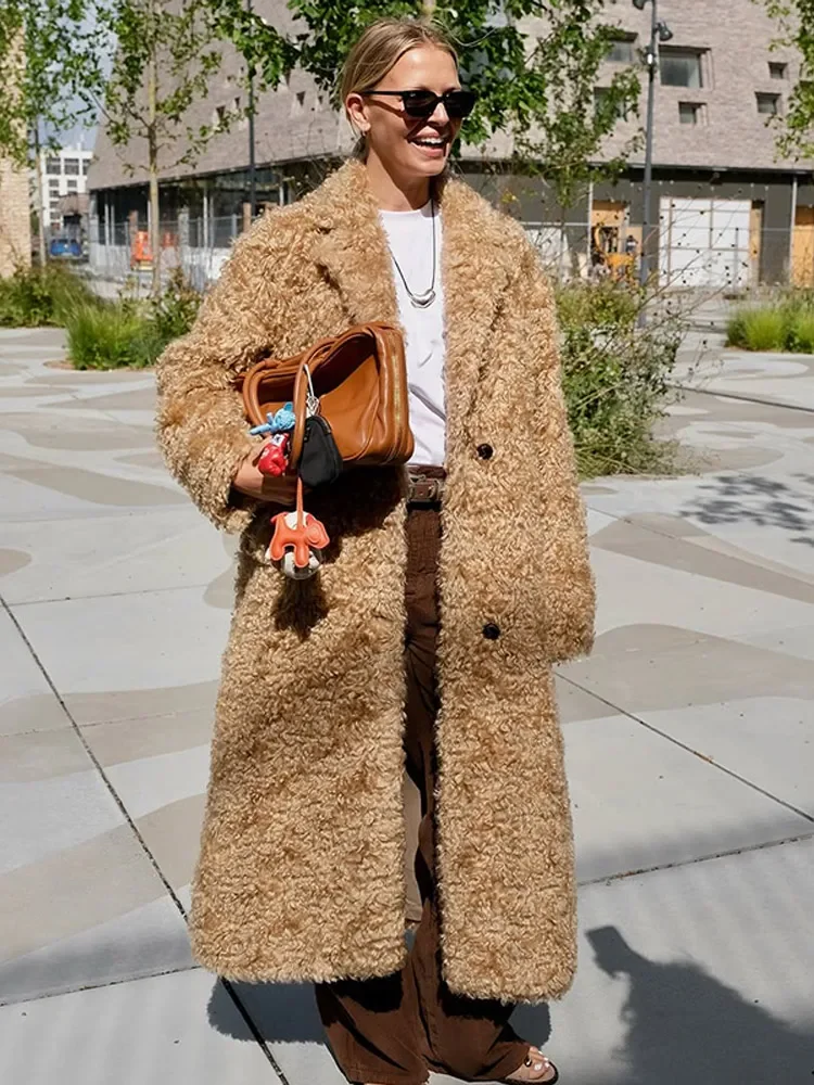 Women Teddy Velvet Faux Fur Overcoat Fashion Solid Lapel Long Sleeve Single Breasted Loose Coat Female Winter Street Outerwear
Women Teddy Velvet Faux Fur Overcoat Fashion Solid Lapel Long Sleeve Single Breasted Loose Coat Female Winter Street Outerwear