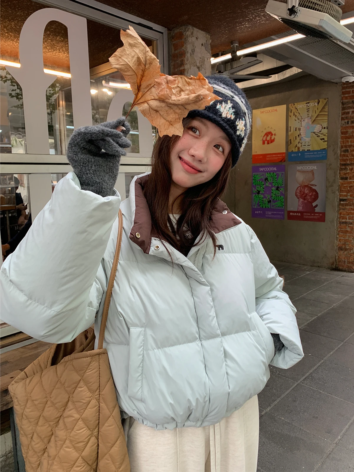 Женская легкая теплая куртка-пуховик Sisilyon с 90% белым утиным пухом, в корейском стиле, с воротником-стойкой
Женская легкая теплая куртка-пуховик Sisilyon с 90% белым утиным пухом, в корейском стиле, с воротником-стойкой